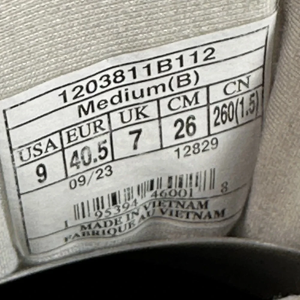 Brooks Adrenaline GTS 23 Shoes Womens 9 Gray Running Sneakers Sporty 1203811B112